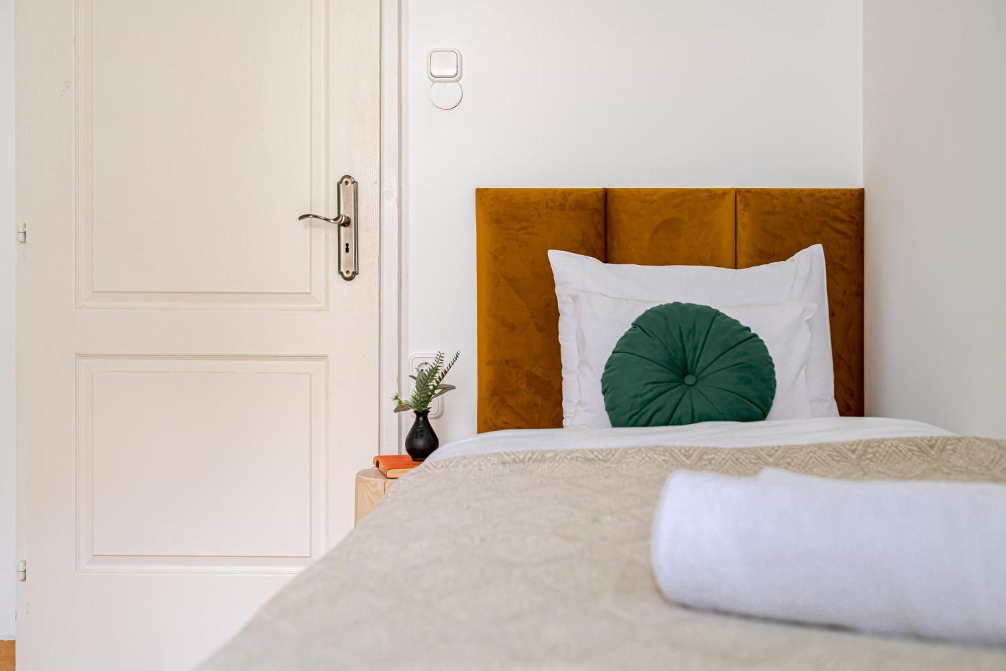 Jungle Aesthetics Downtown Apartman Aircon And Garage Parking Βουδαπέστη Εξωτερικό φωτογραφία